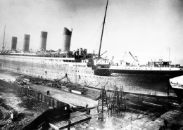 What year did the Titanic sink?